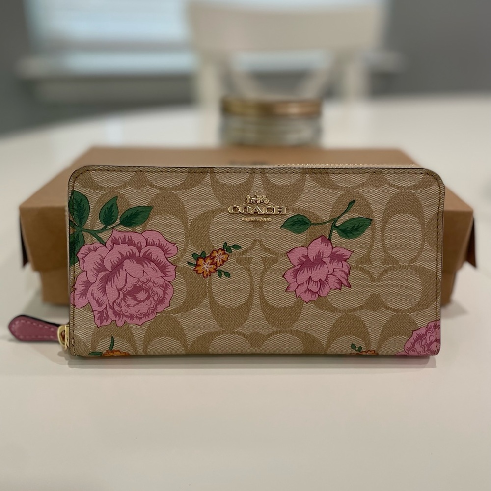 Coach Zip Around Wallet-Brand New in Box